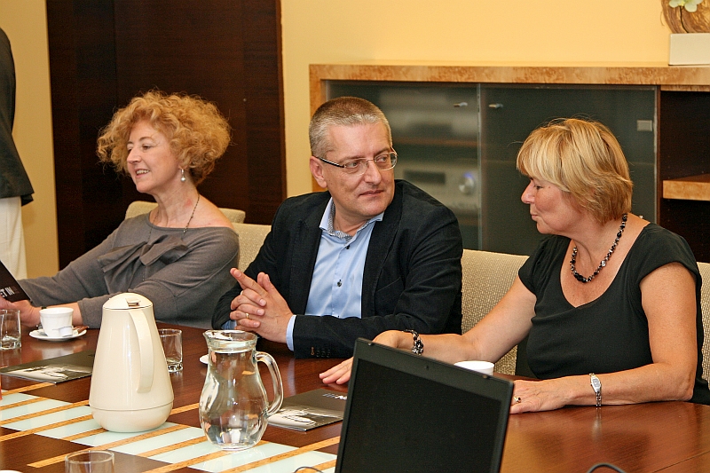  Zástupci WHO Francesca Racioppi, Srdan Matic a Alena Šteflová při přijetí na radnici. Snímky Bohuslav Krzyžanek.